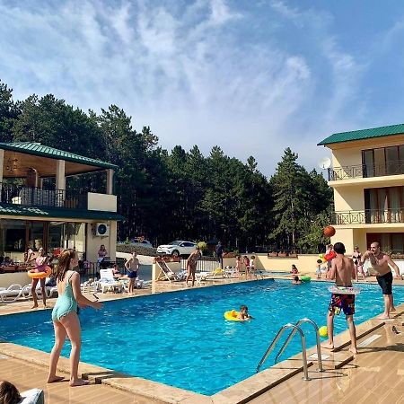 Hotel Surami Εξωτερικό φωτογραφία