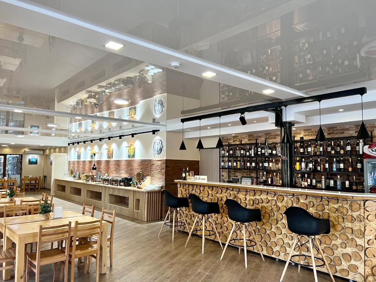 Hotel Surami Εξωτερικό φωτογραφία