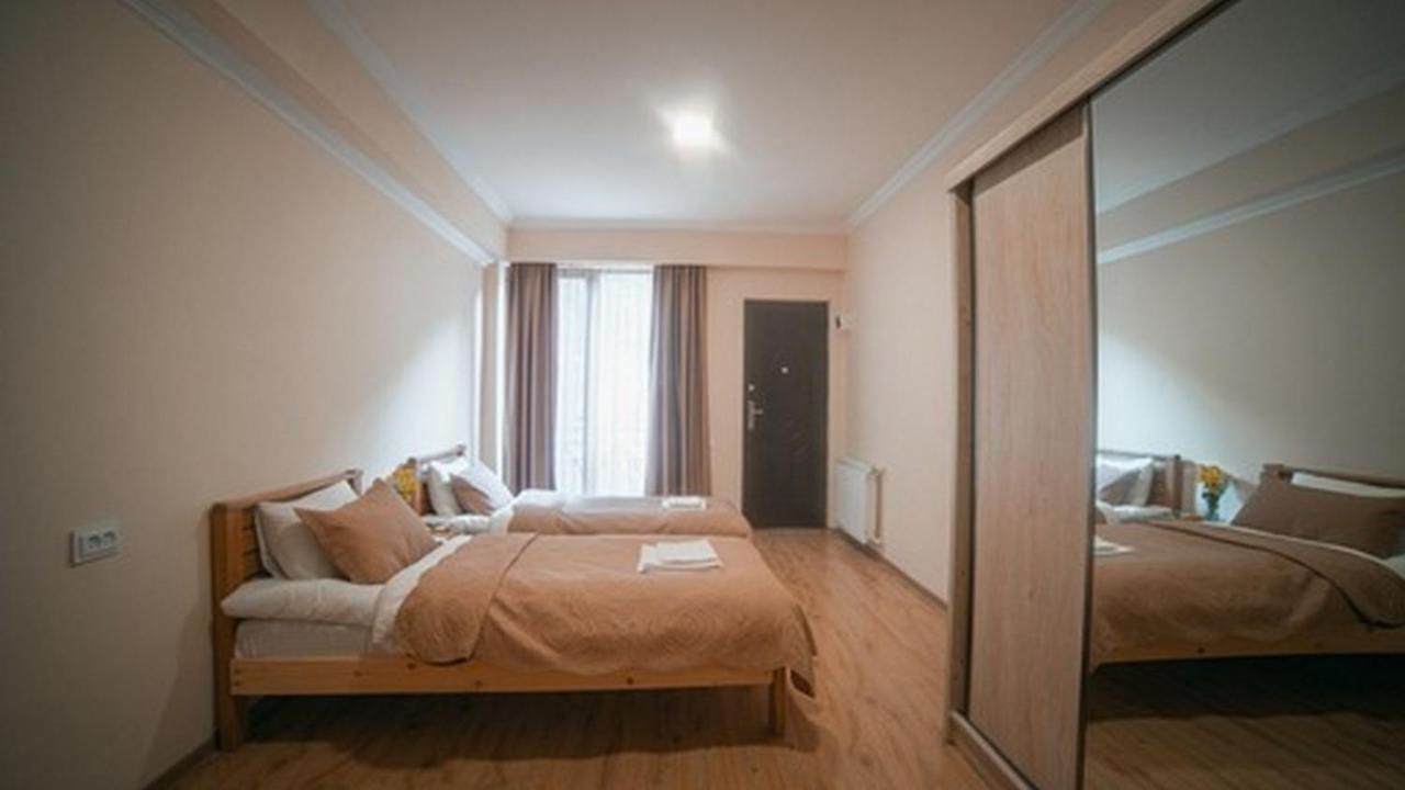 Hotel Surami Εξωτερικό φωτογραφία