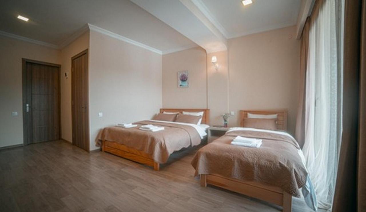 Hotel Surami Εξωτερικό φωτογραφία