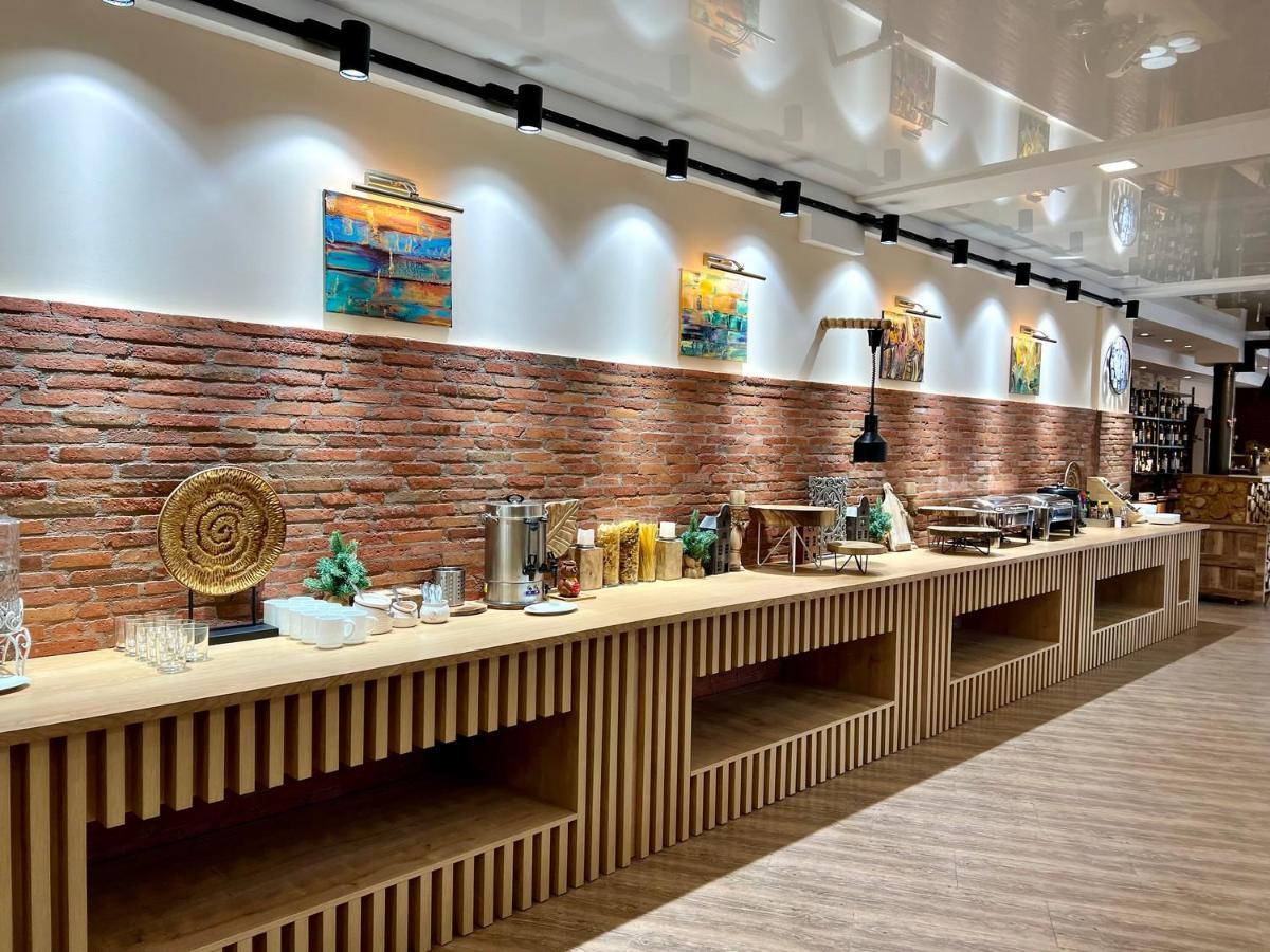Hotel Surami Εξωτερικό φωτογραφία