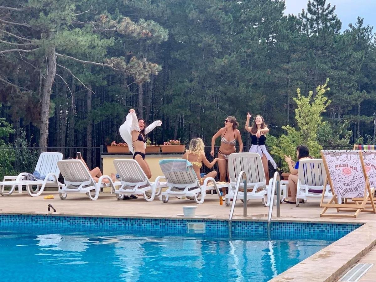 Hotel Surami Εξωτερικό φωτογραφία