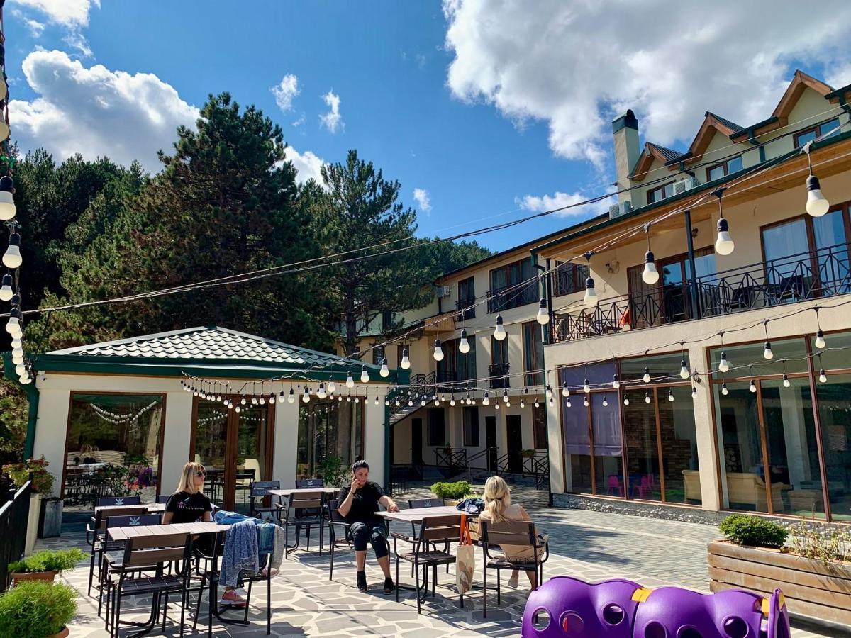 Hotel Surami Εξωτερικό φωτογραφία