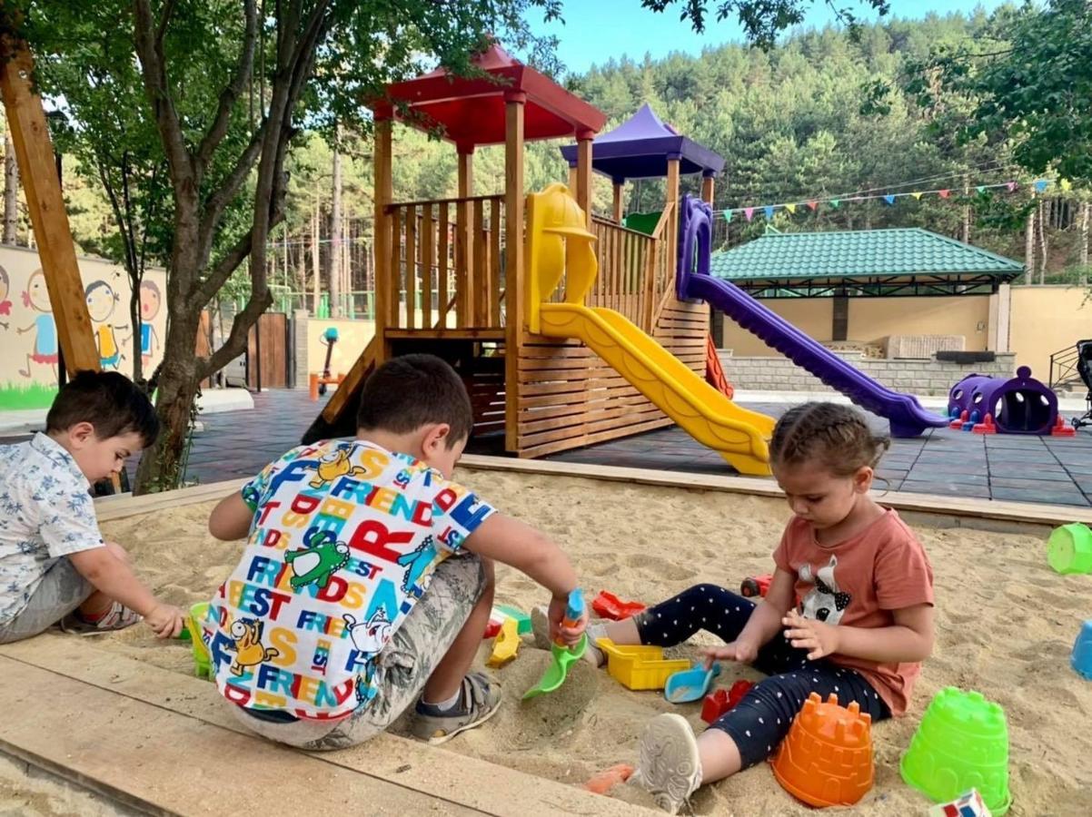 Hotel Surami Εξωτερικό φωτογραφία