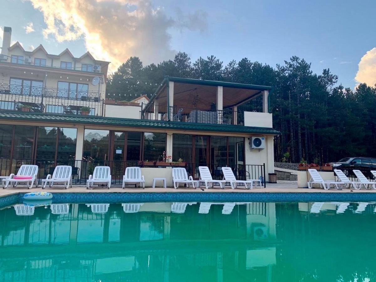 Hotel Surami Εξωτερικό φωτογραφία