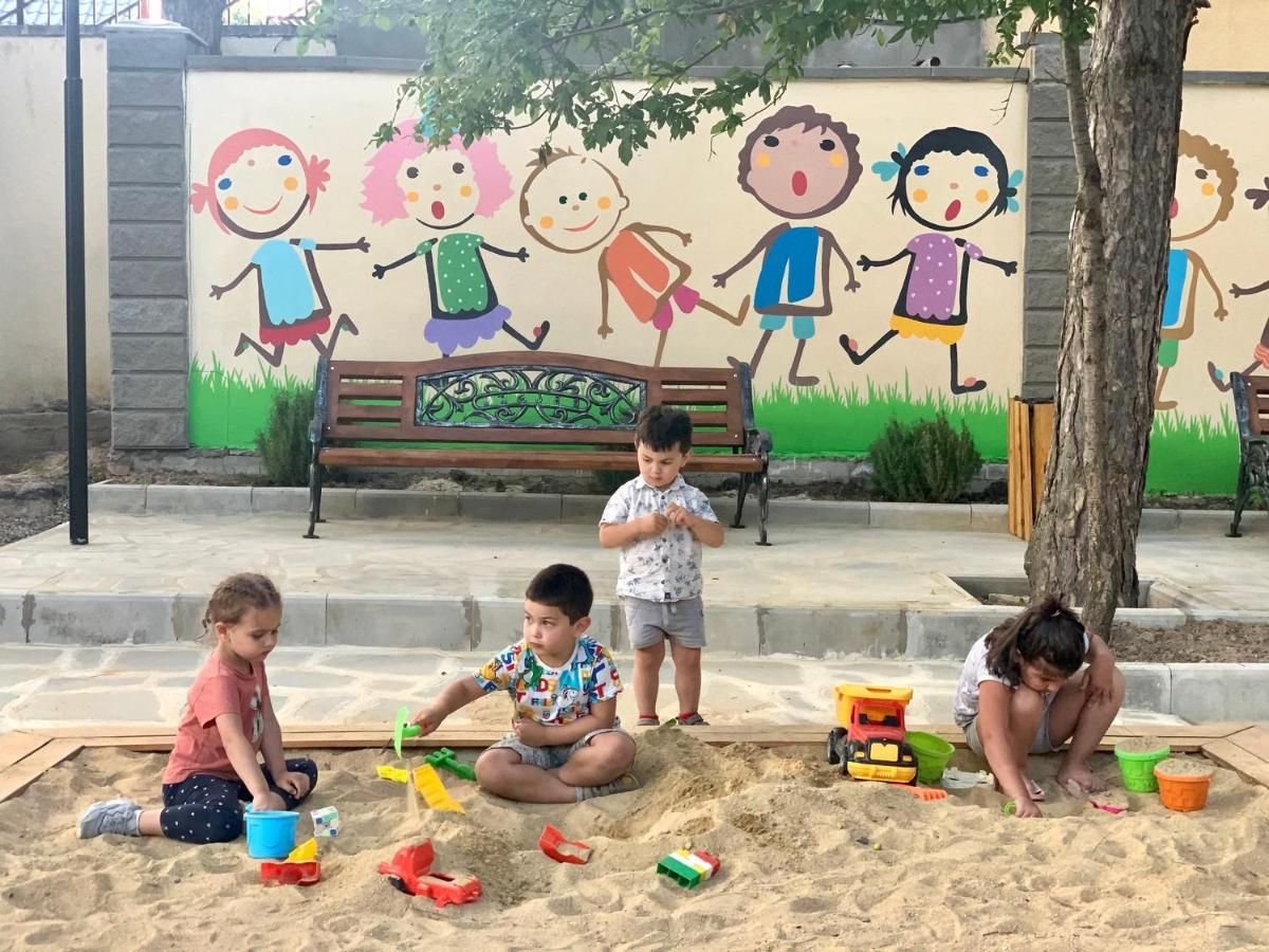 Hotel Surami Εξωτερικό φωτογραφία