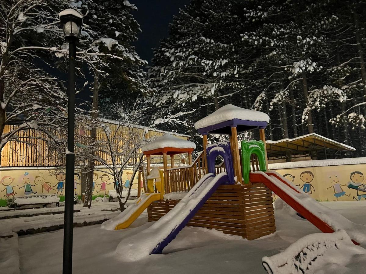 Hotel Surami Εξωτερικό φωτογραφία