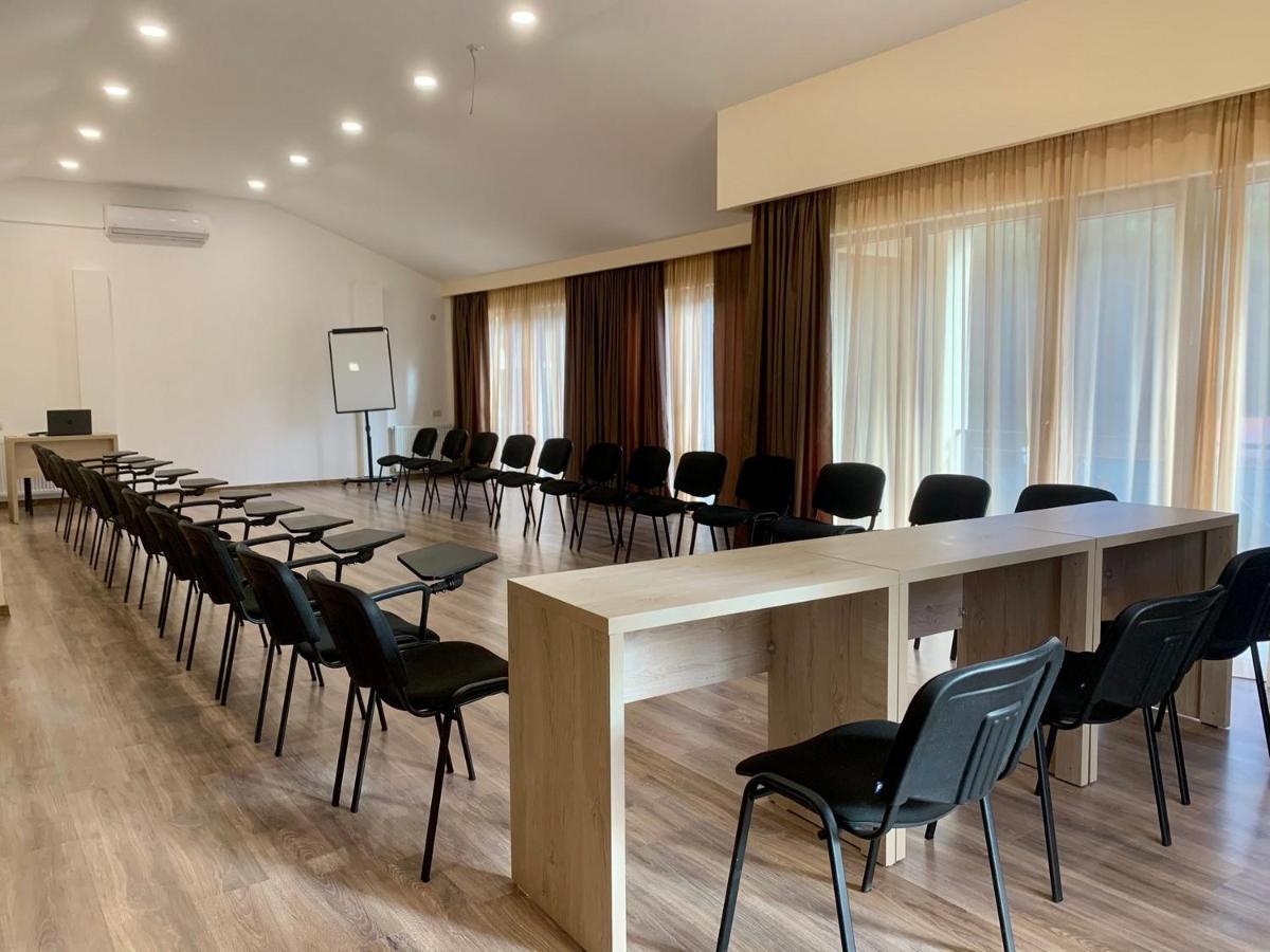 Hotel Surami Εξωτερικό φωτογραφία