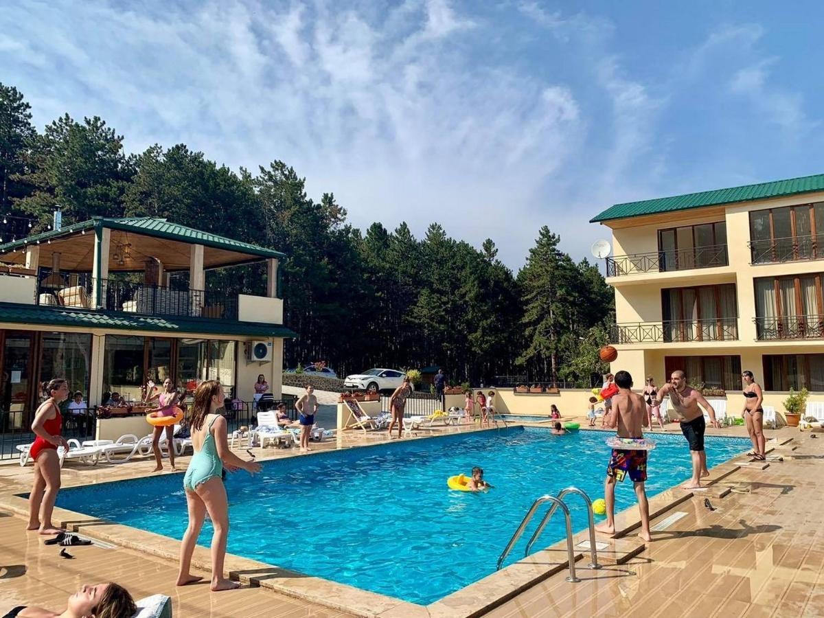 Hotel Surami Εξωτερικό φωτογραφία