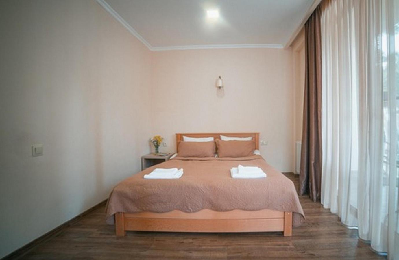 Hotel Surami Εξωτερικό φωτογραφία