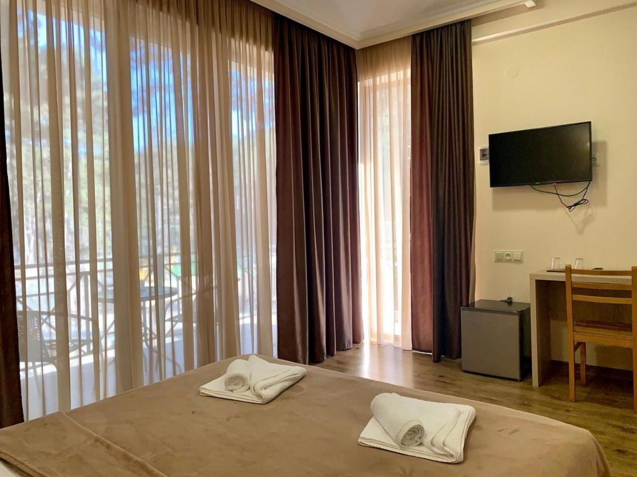 Hotel Surami Εξωτερικό φωτογραφία