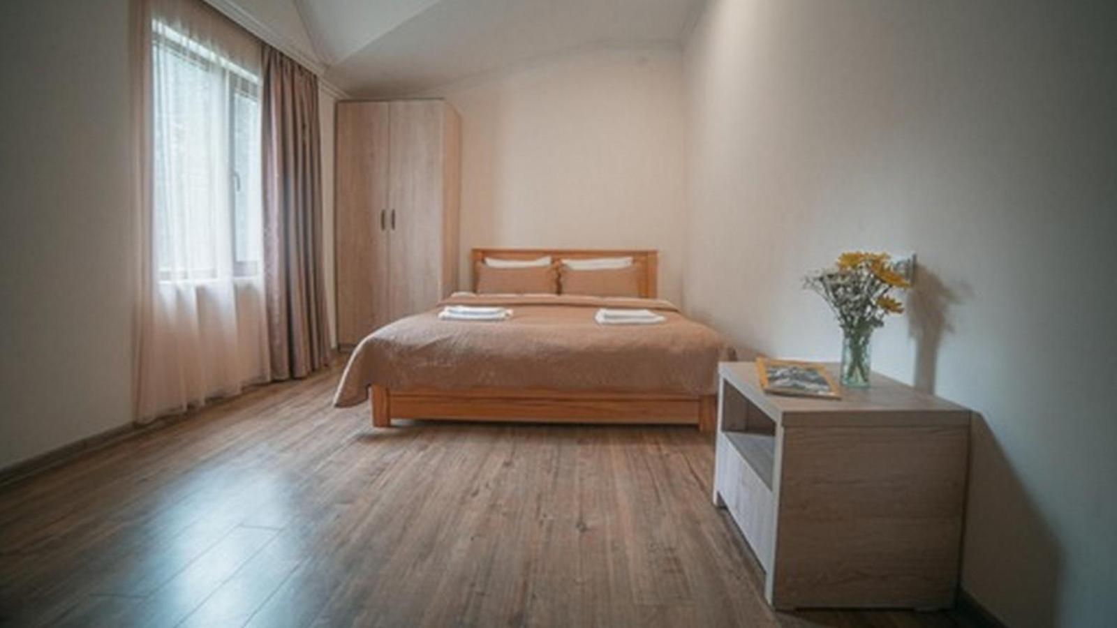 Hotel Surami Εξωτερικό φωτογραφία