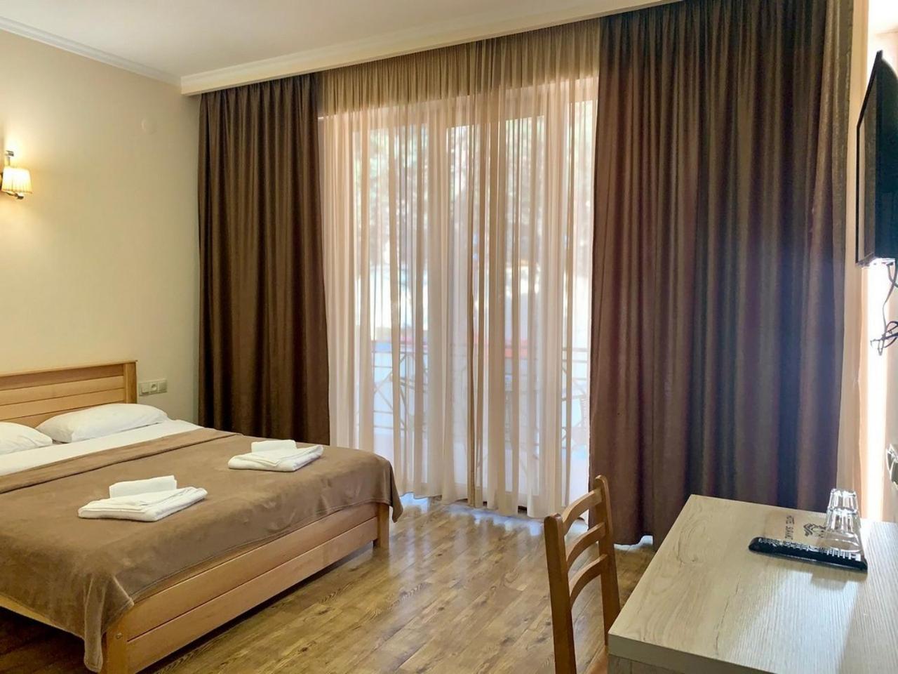 Hotel Surami Εξωτερικό φωτογραφία