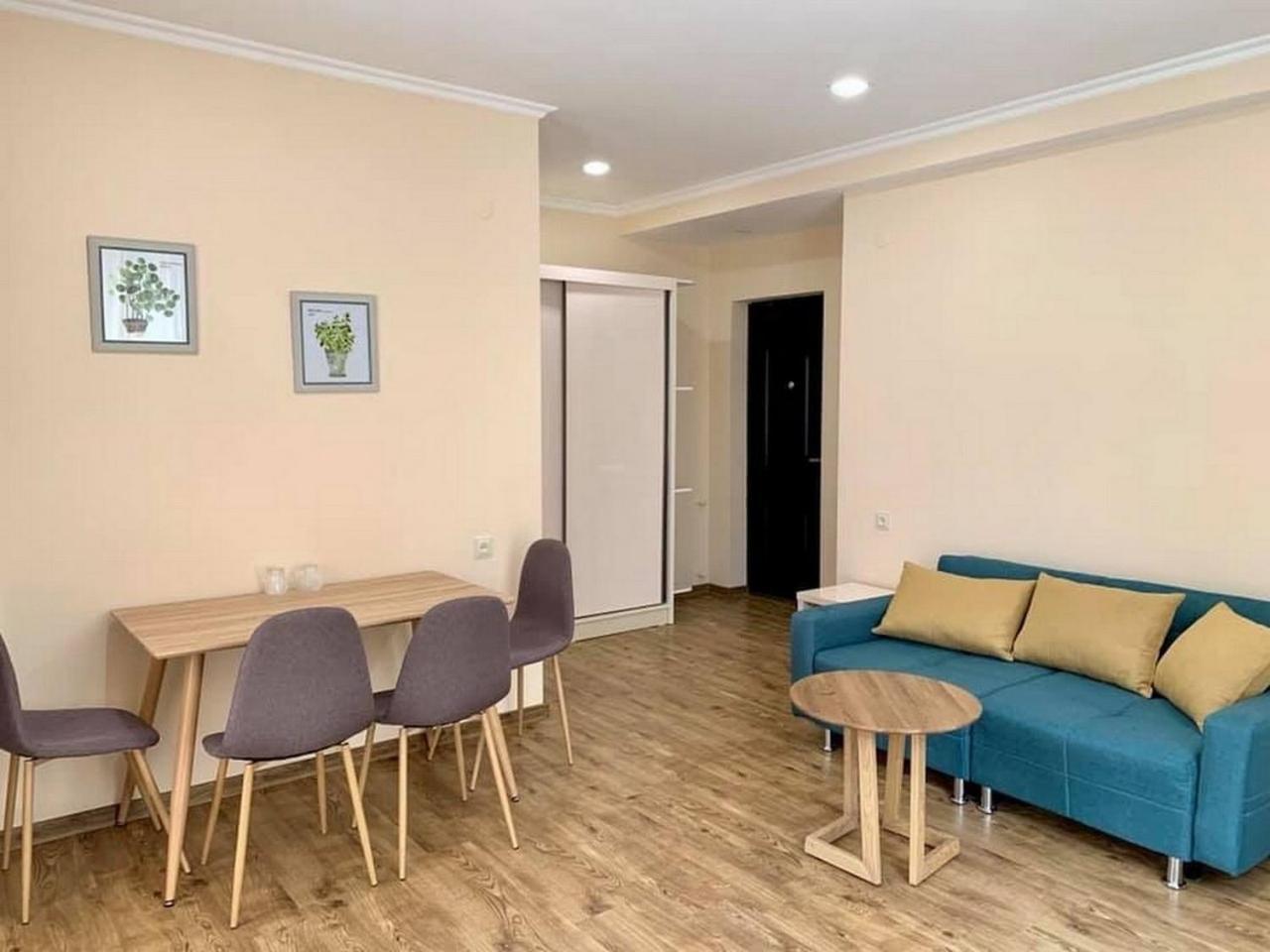 Hotel Surami Εξωτερικό φωτογραφία