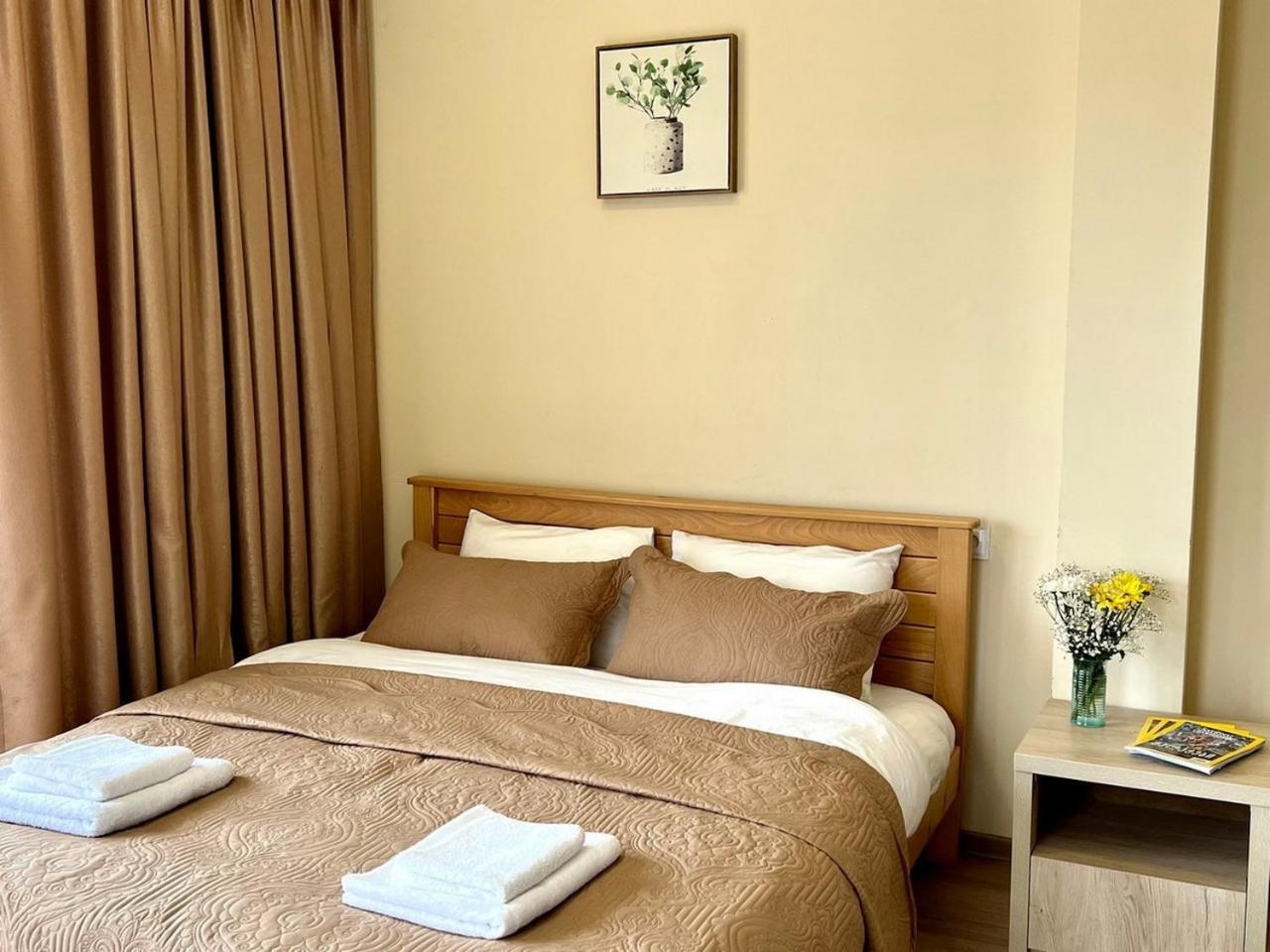 Hotel Surami Εξωτερικό φωτογραφία