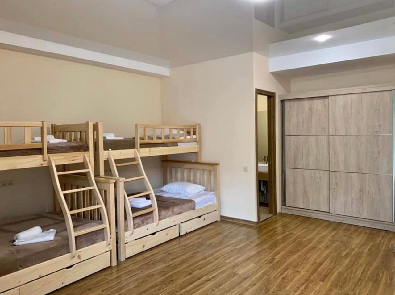 Hotel Surami Εξωτερικό φωτογραφία