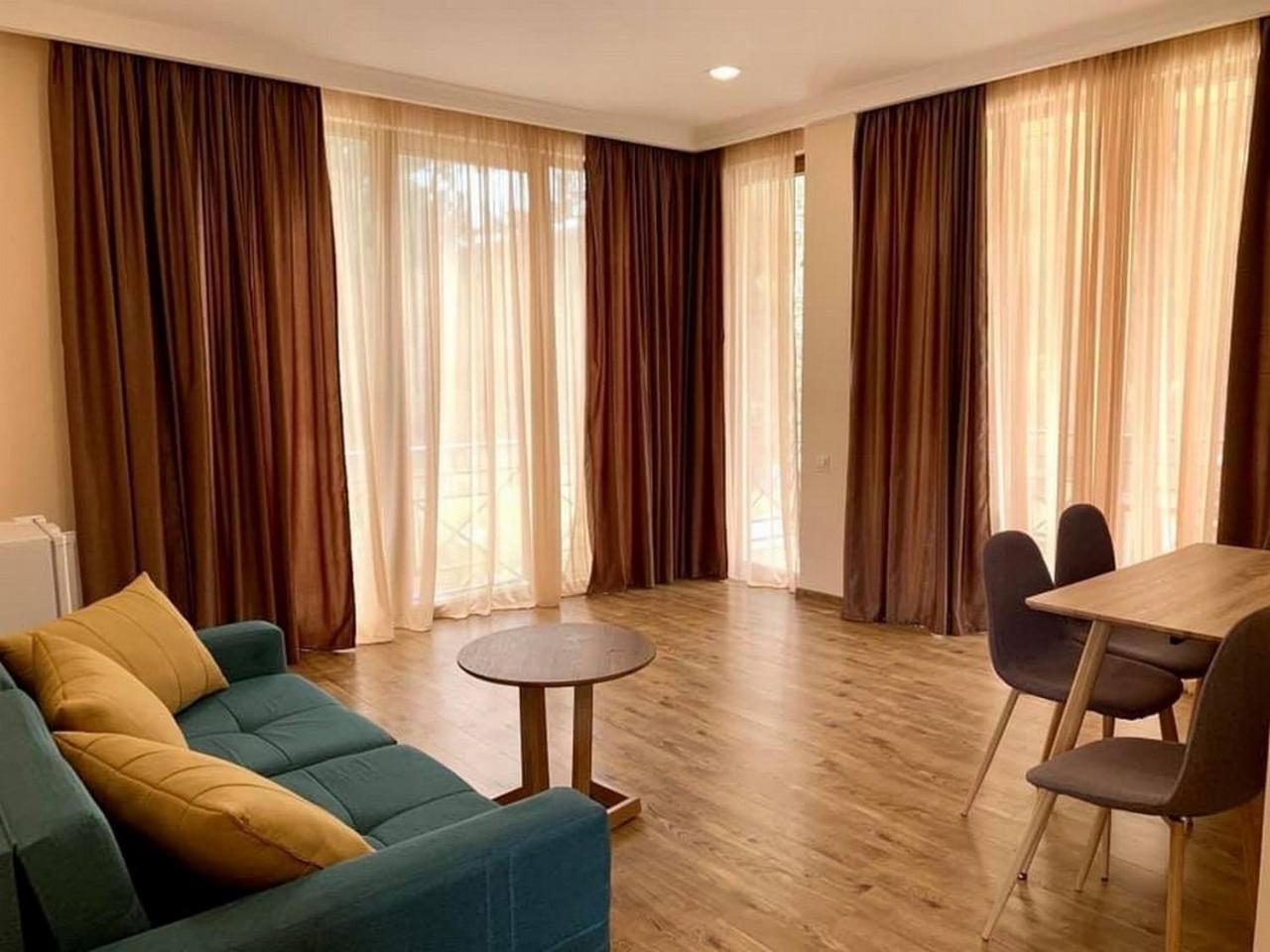 Hotel Surami Εξωτερικό φωτογραφία