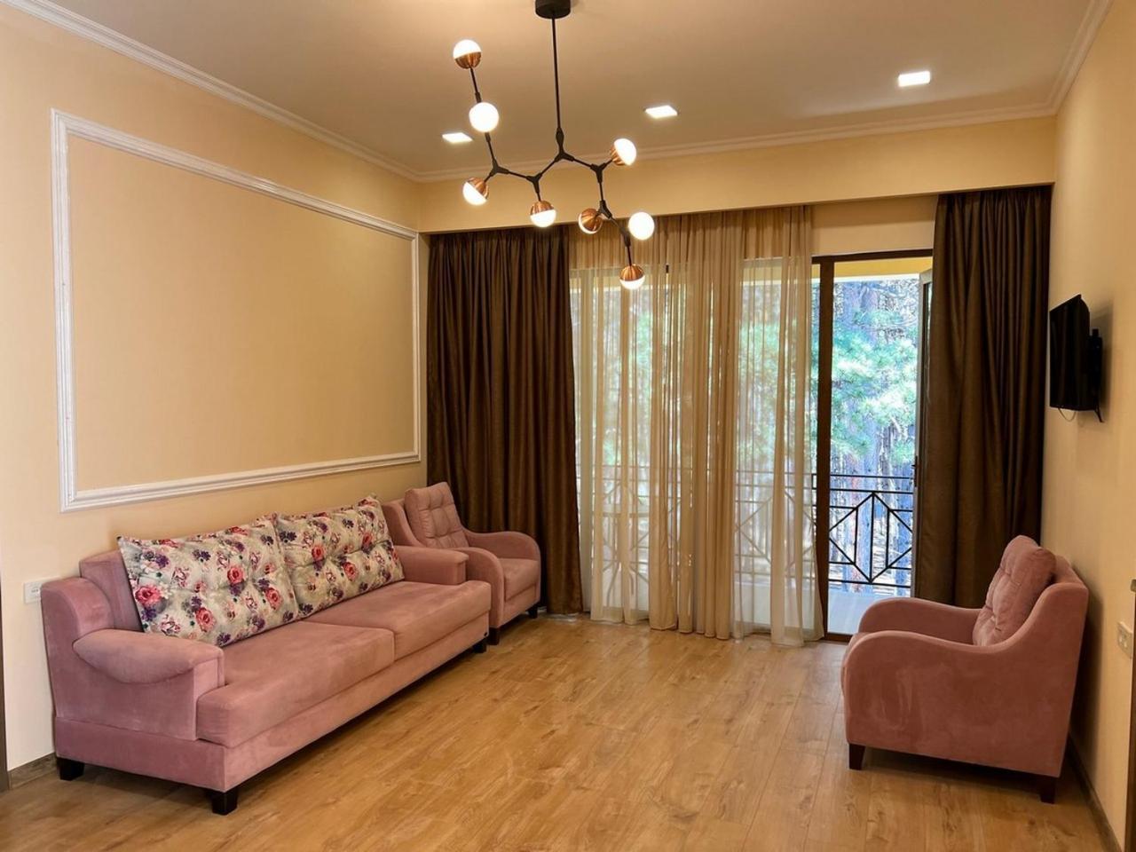 Hotel Surami Εξωτερικό φωτογραφία