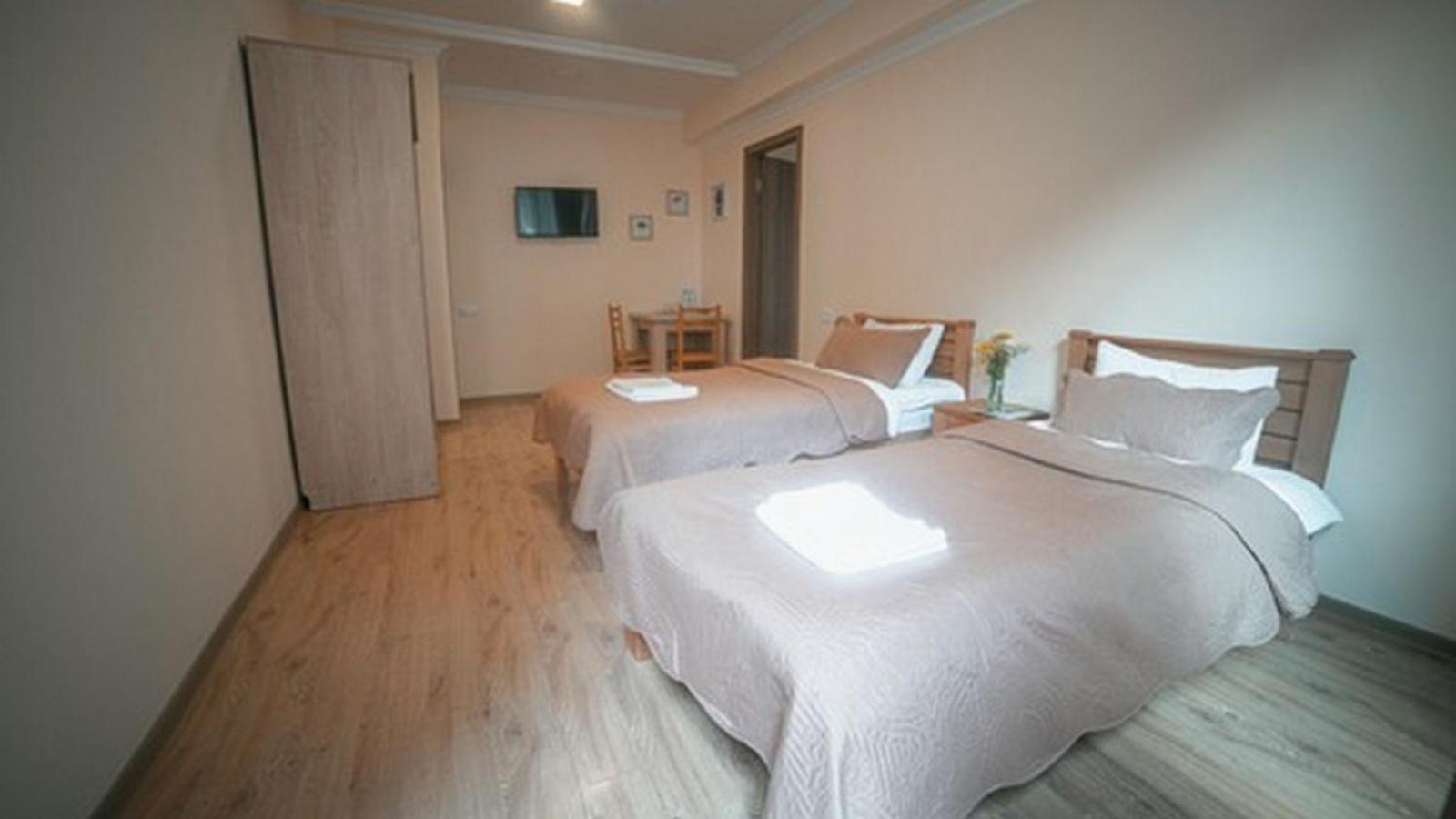 Hotel Surami Εξωτερικό φωτογραφία