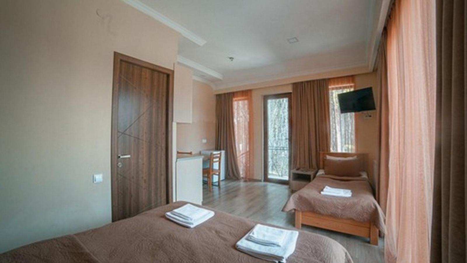 Hotel Surami Εξωτερικό φωτογραφία