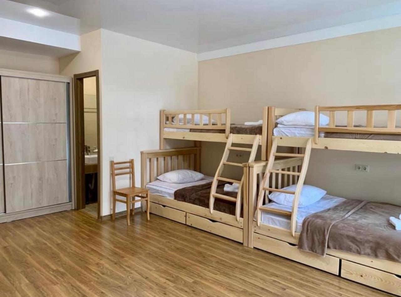 Hotel Surami Εξωτερικό φωτογραφία